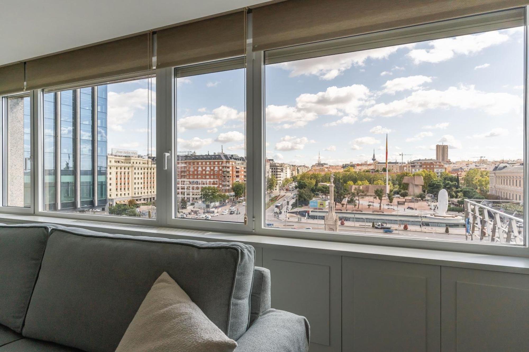 Apartment Amazing With Views To Colon-2bdr 2bths *