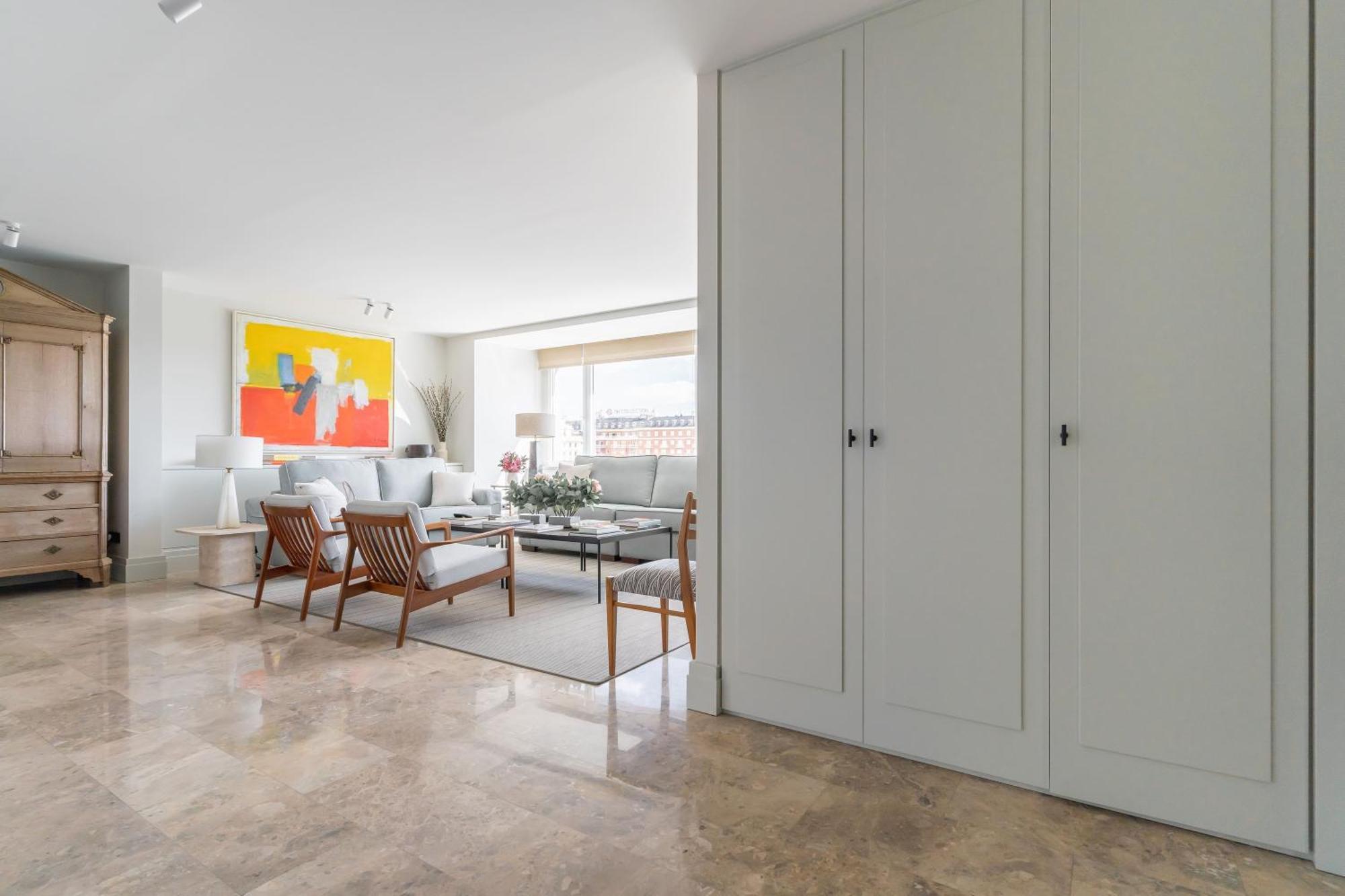 Amazing With Views To Colon-2bdr 2bths Apartment *