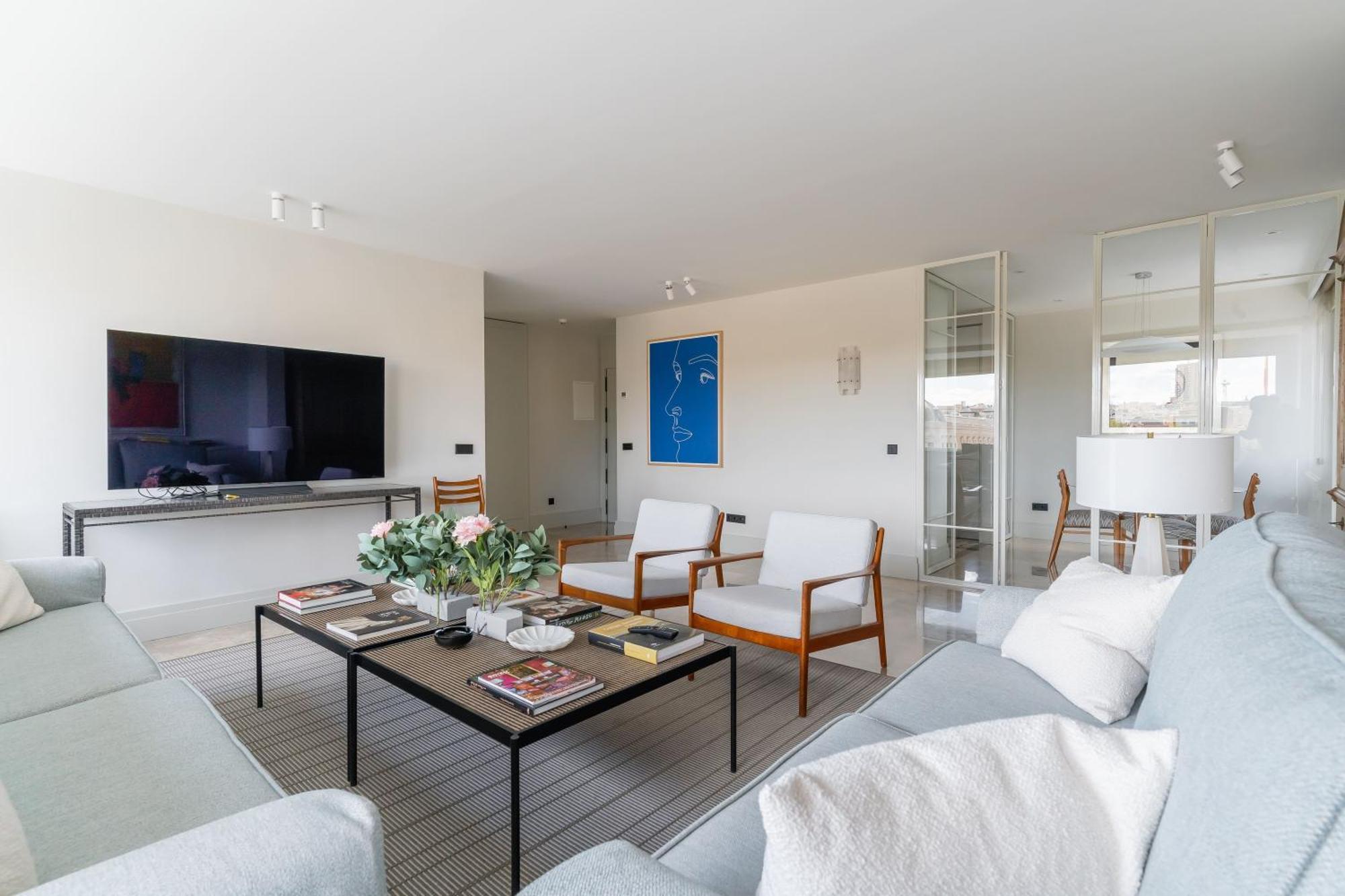 Amazing With Views To Colon-2bdr 2bths