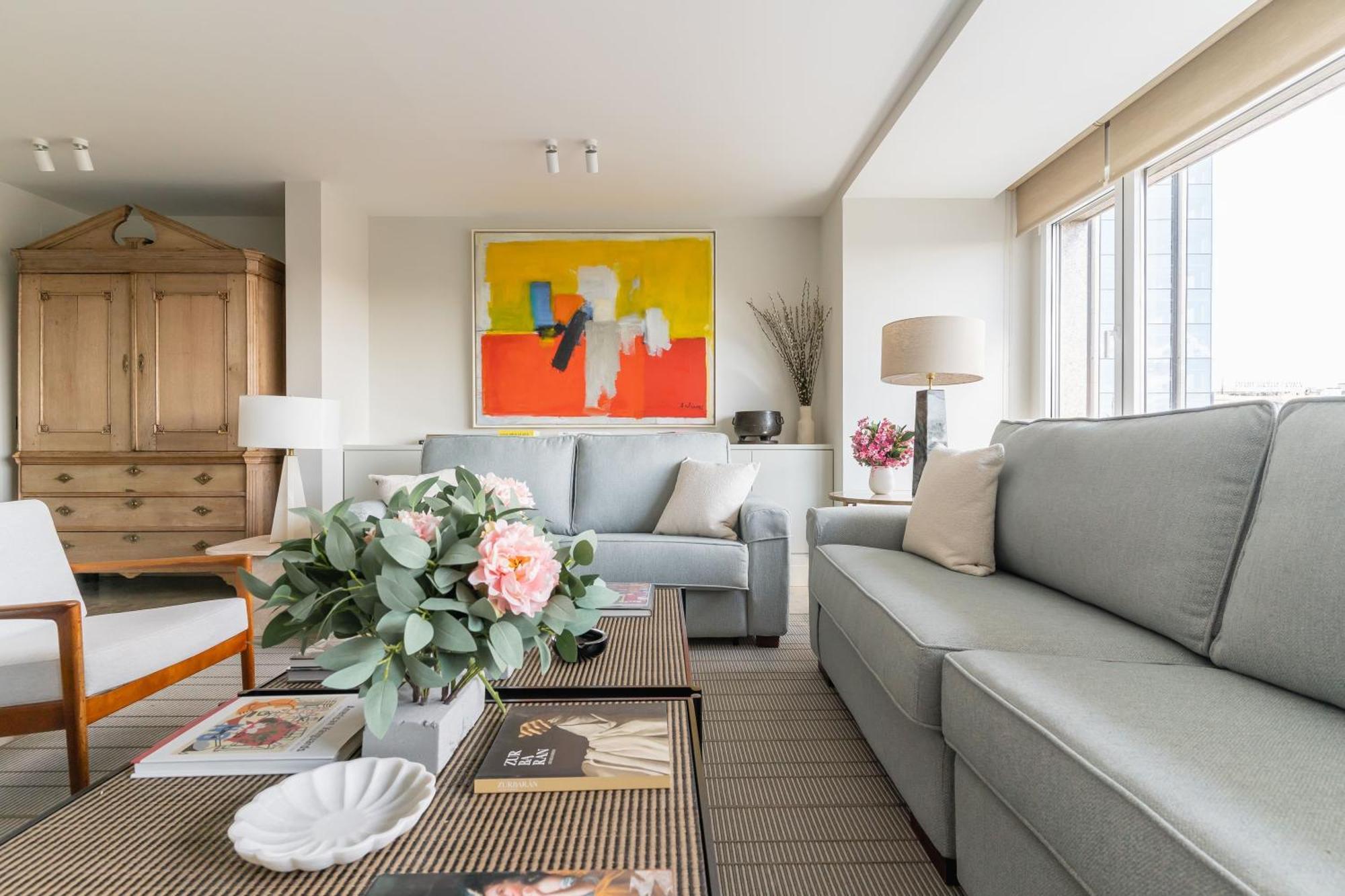 Amazing With Views To Colon-2bdr 2bths Apartment *