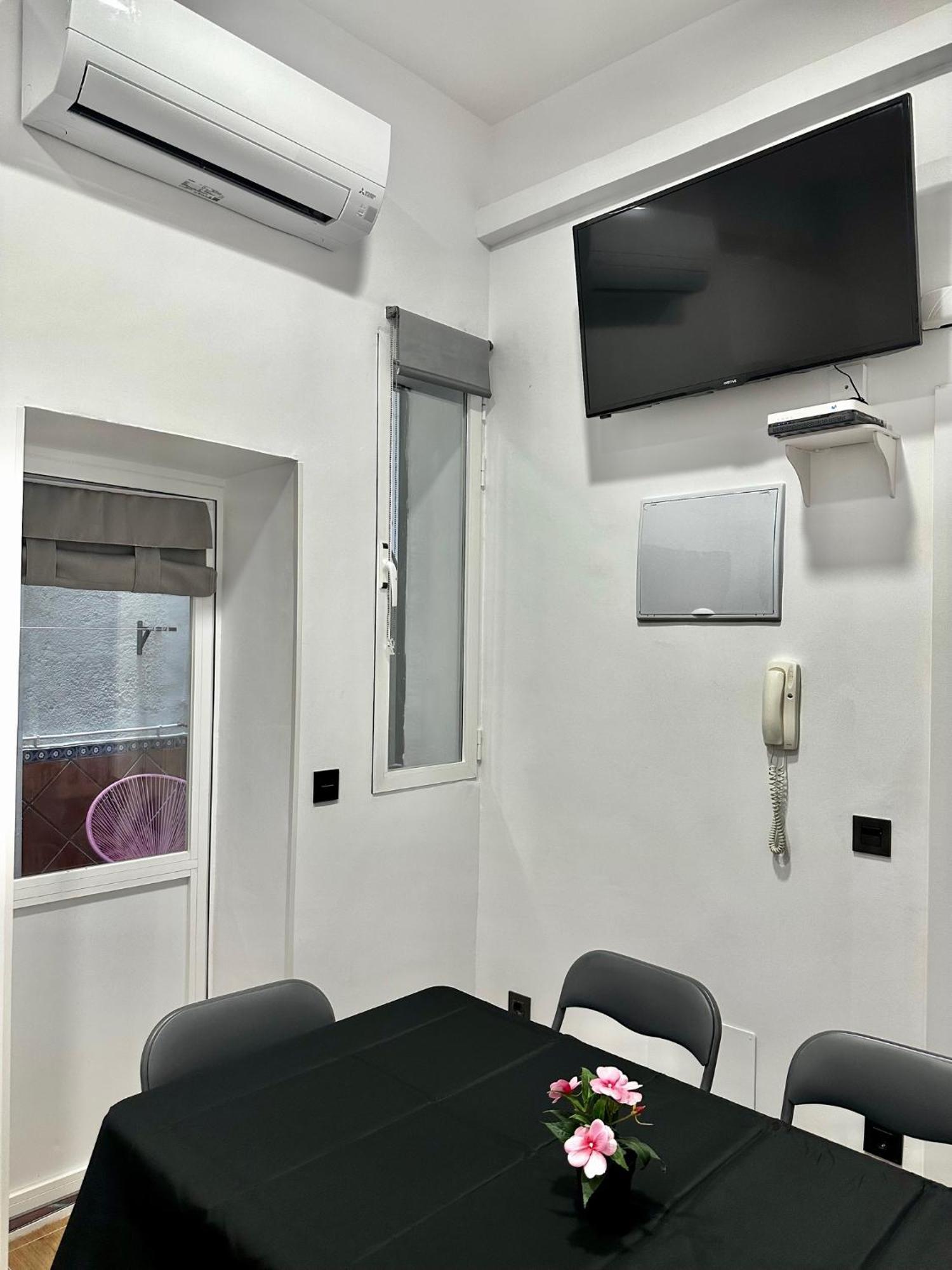 Pink Gran Via Apartment *