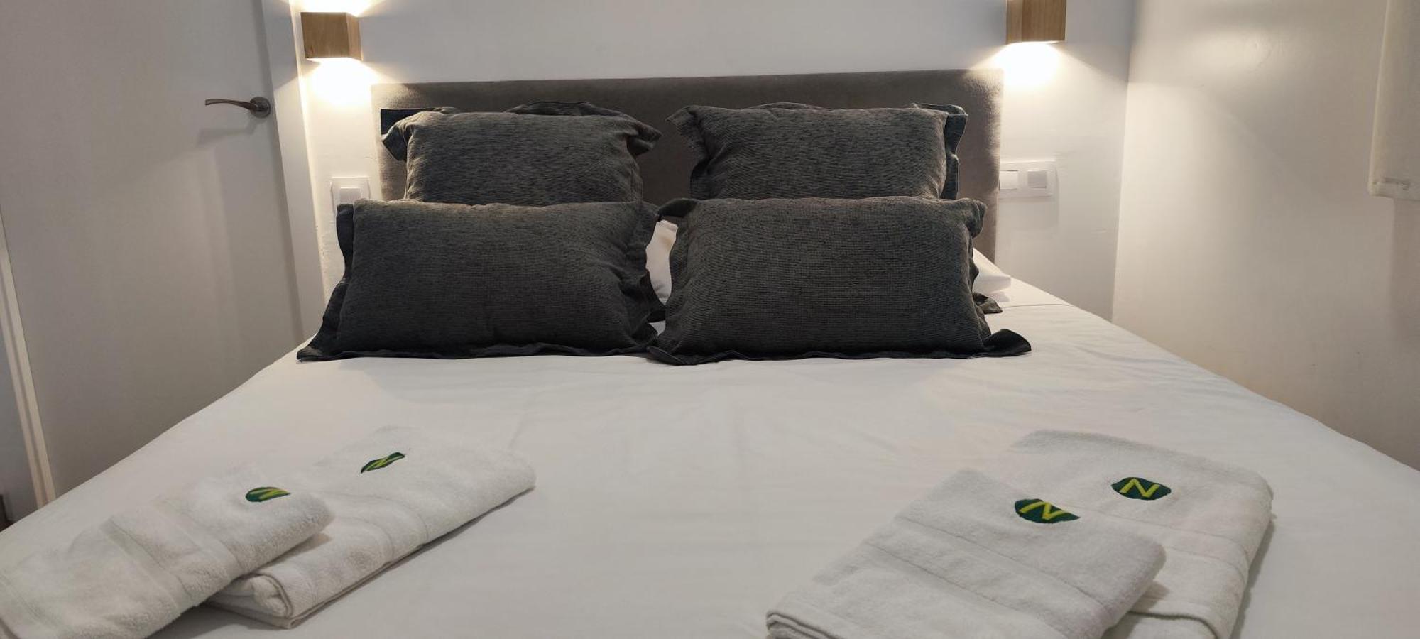Entero Junto A Cuatro Caminos Con Licencia Del Ayto De Apartment *