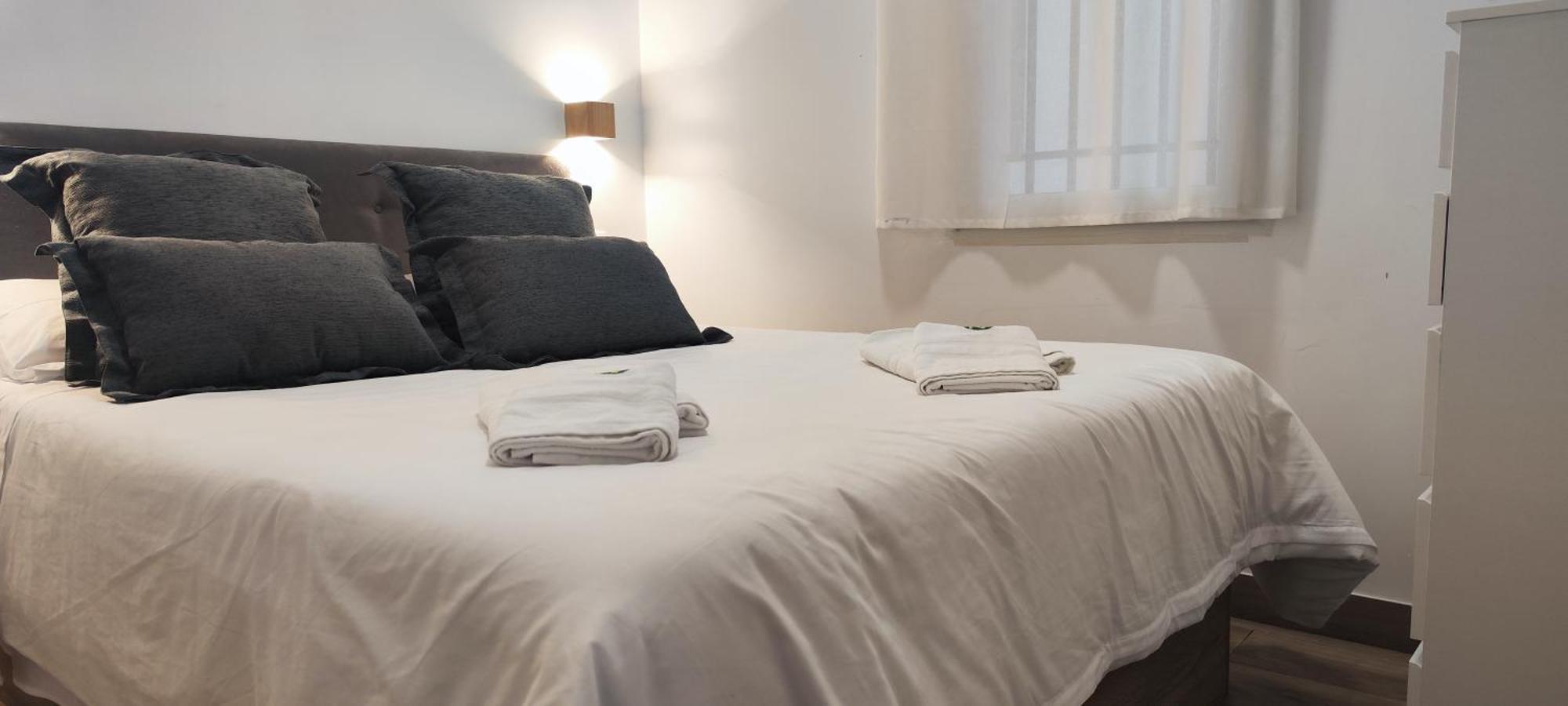 Apartment Entero Junto A Cuatro Caminos Con Licencia Del Ayto De *