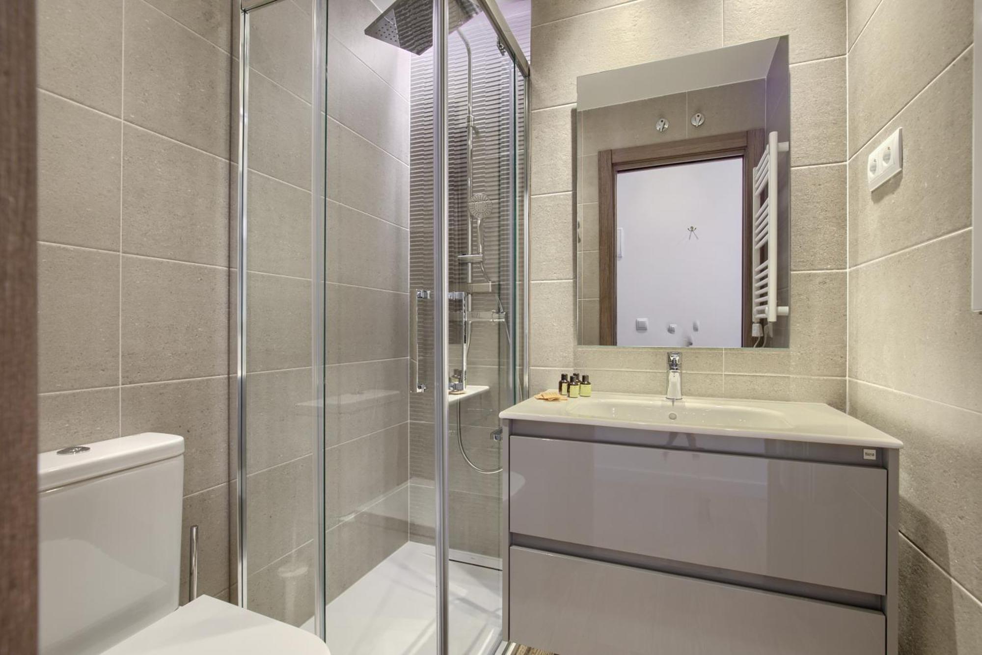 Dobo Homes - G53 Apartment Madrid