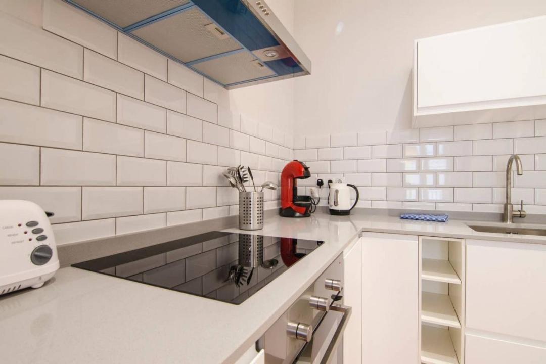 Renovated And Modern- 3bd 2bth- Anton Martin Apartment Madrid