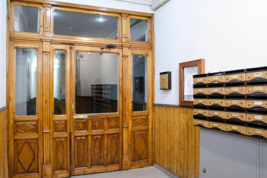 Renovated And Modern- 3bd 2bth- Anton Martin Apartment Madrid