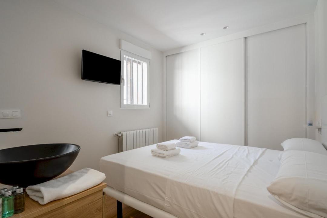 Apartment 2 Bedrooms 2 Bathrooms Furnished - Malasana - Bright And Refurbished - Mintystay