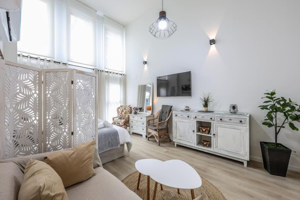 Fancy With Terrace & Pool - South Apartment