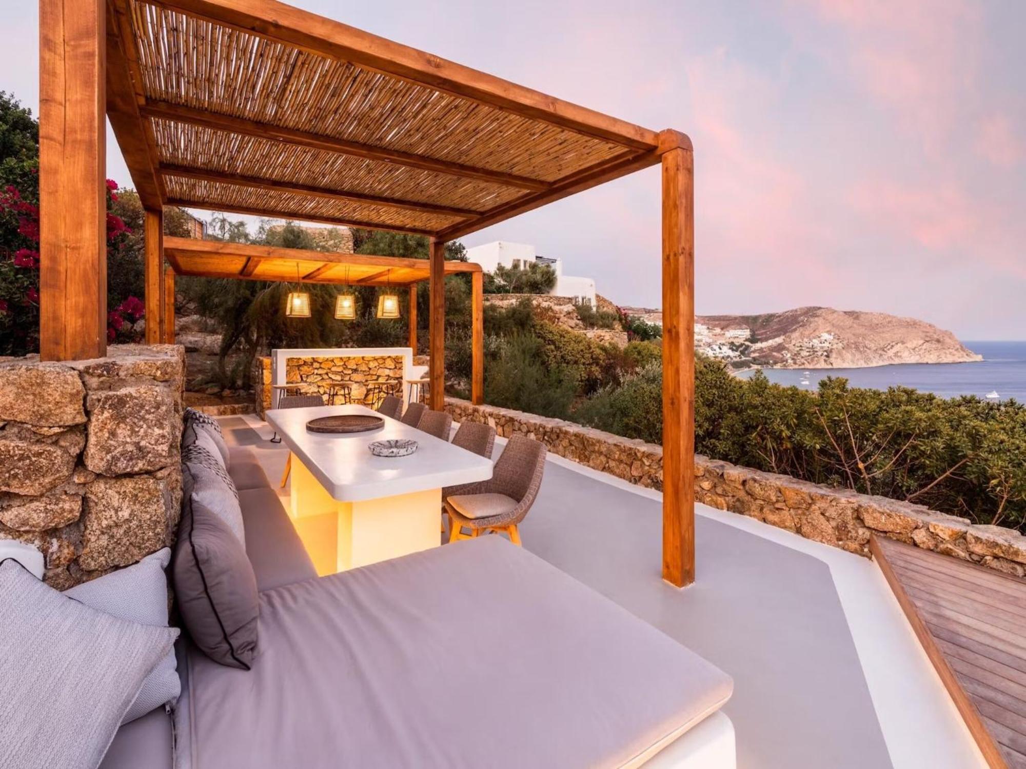 Villa Stunning Surrounded By Lush Greenery Madri