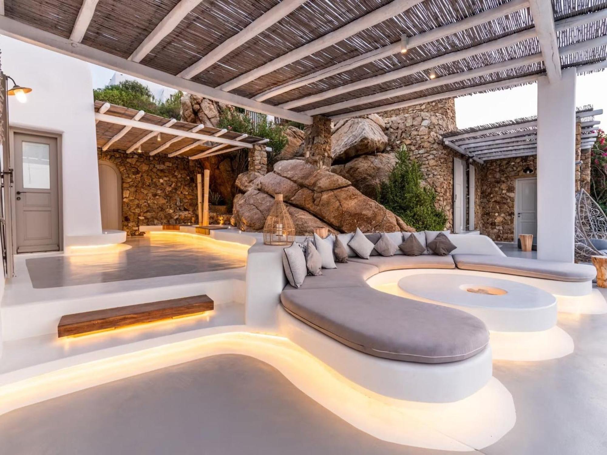 Stunning Surrounded By Lush Greenery Madri