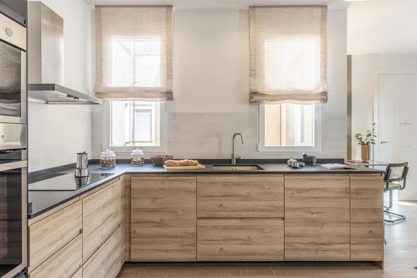 Trentola - 3 Bedroom In Malasana *
