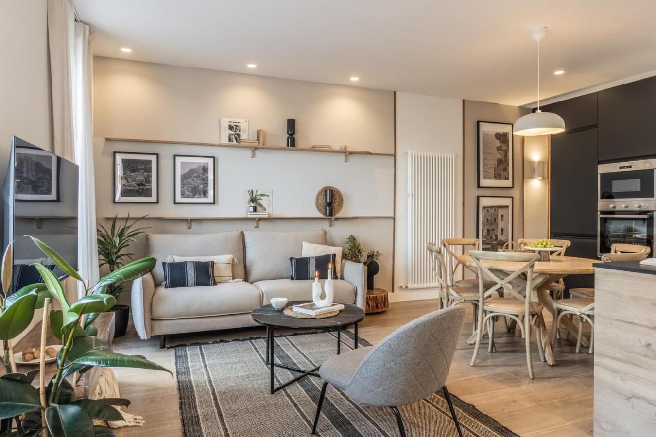 Trentola - 3 Bedroom In Malasana