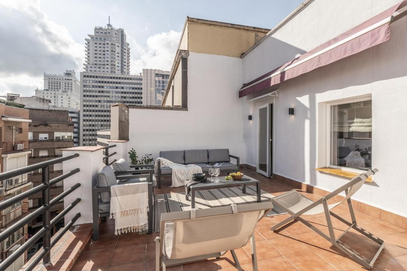 Trentola - 3 Bedroom In Malasana Apartment