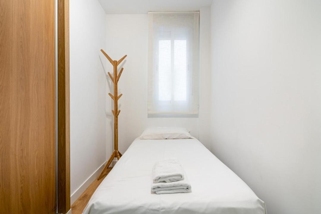3 Bedrooms 2 Bathrooms Furnished - Salamanca - Stylish - Mintystay Apartment