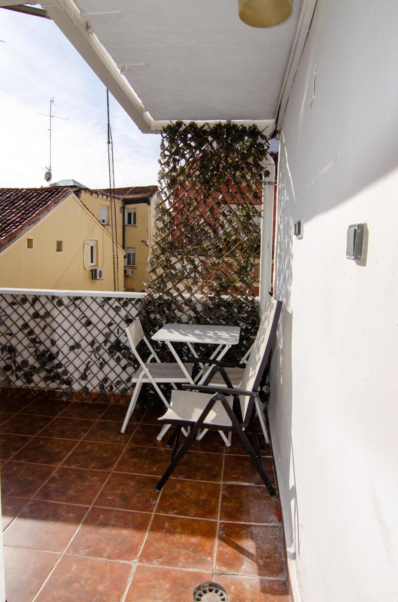 Apartment For Temporal Y Bonito Atico Con Terraza Val37