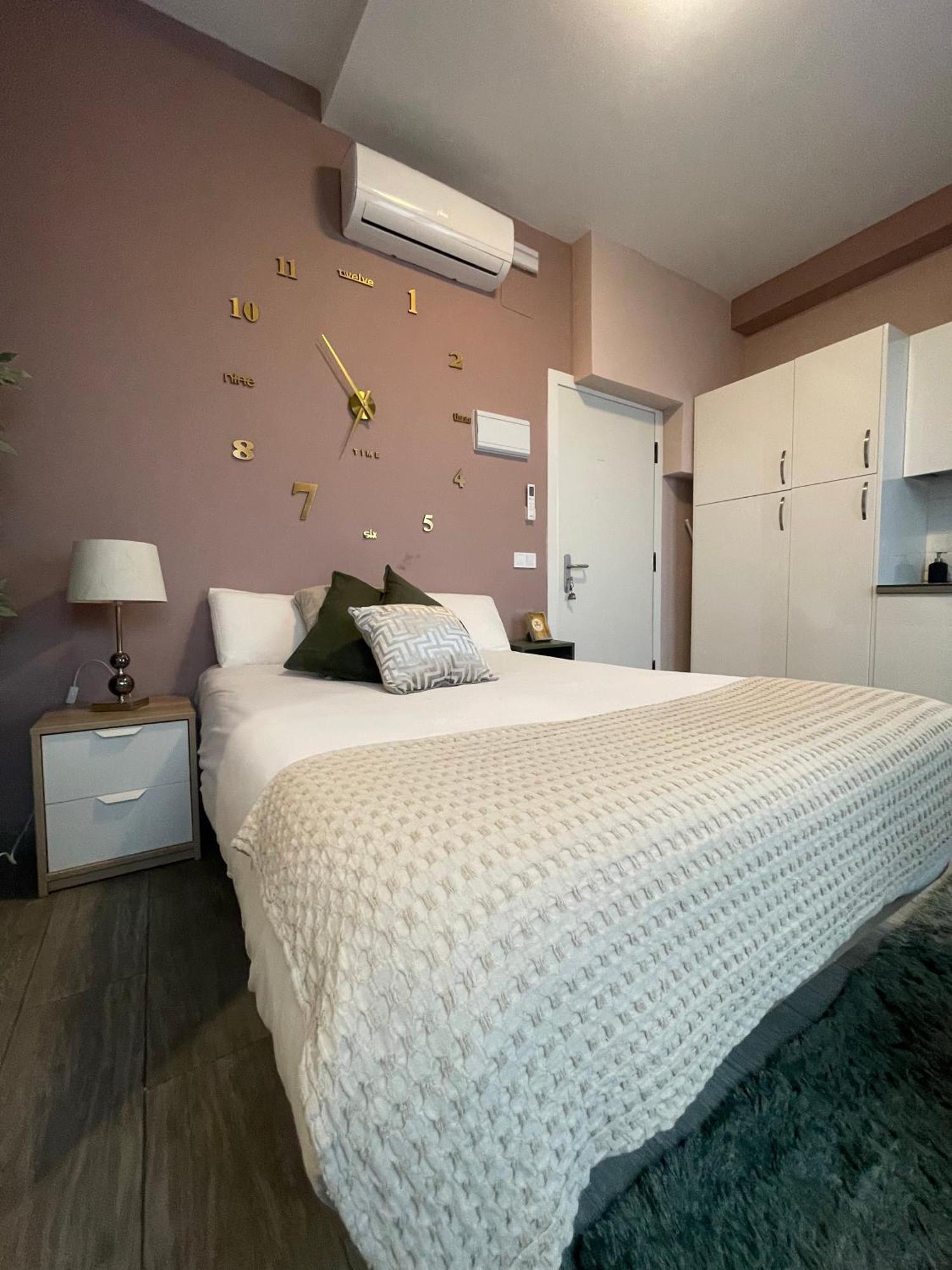 Aparthotel La Pequena Puerta Del Sol *