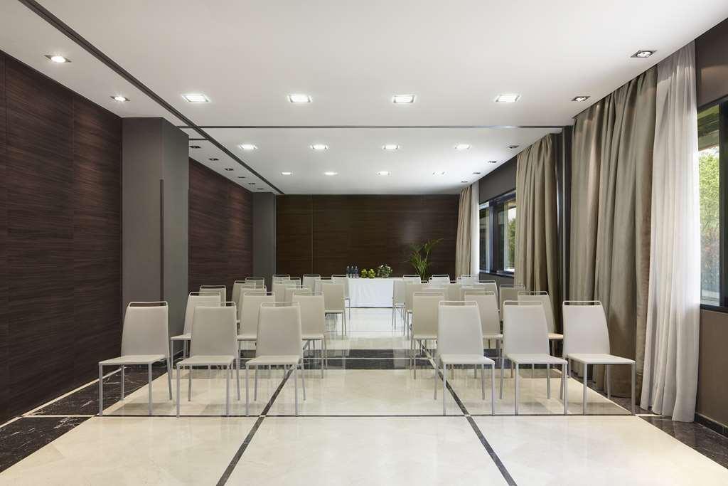 Nh Ribera Del Manzanares Hotel