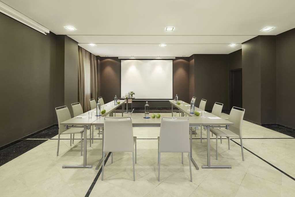 Nh Ribera Del Manzanares Hotel *