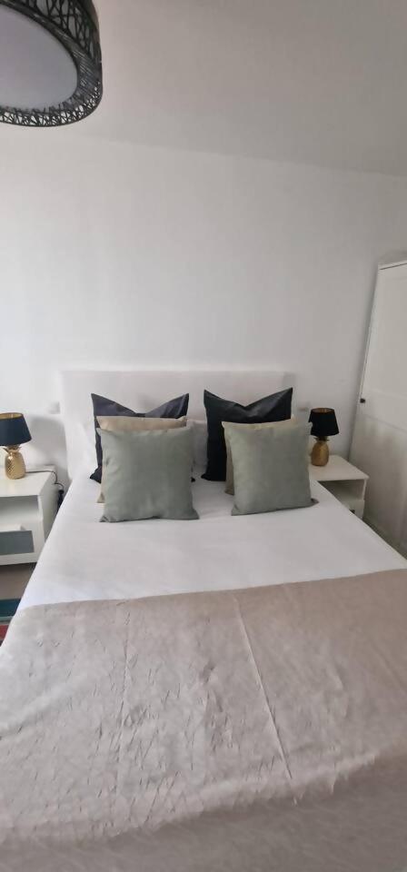 Market Martinez De La Riva III Apartment *