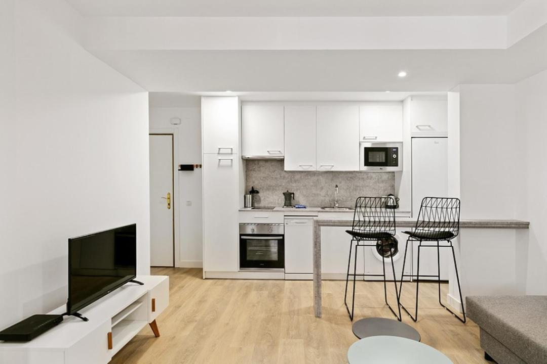 Refurnished One-bedroom Letras Apartamento Madri
