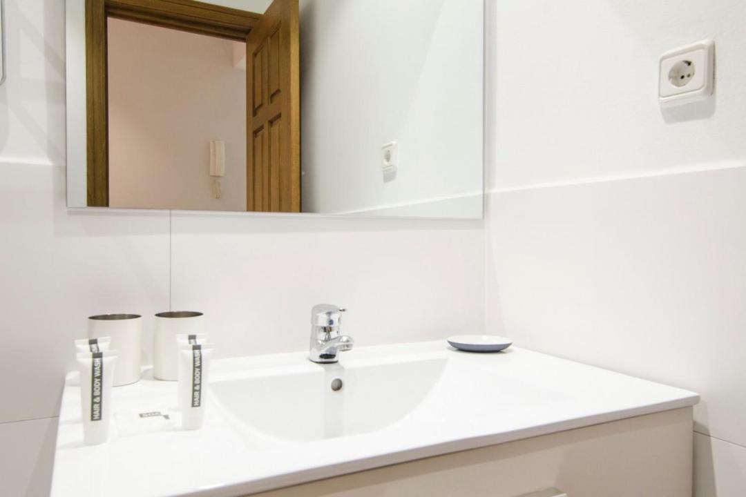 Personalized And Modern- 2 Bd 1bth- Opera Apartment *