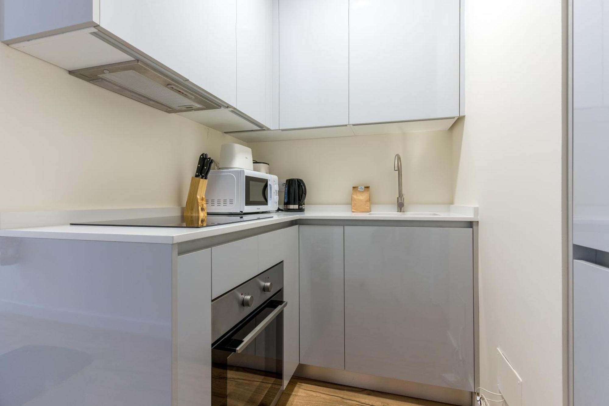 Modern And Wide- 3bd 2,5 Bth- Plaza Castilla Apartment Madrid
