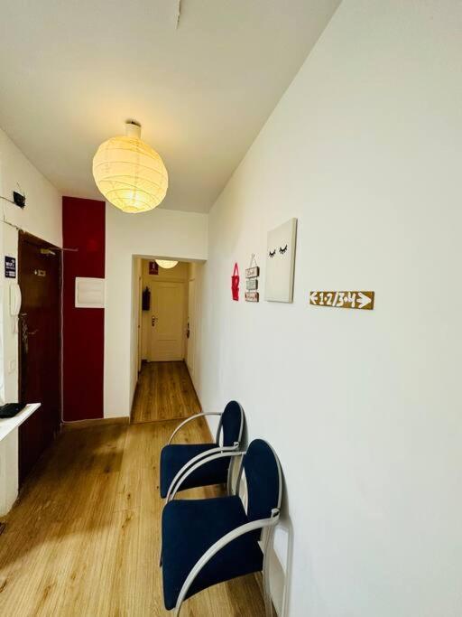 Apartment In Downtown *