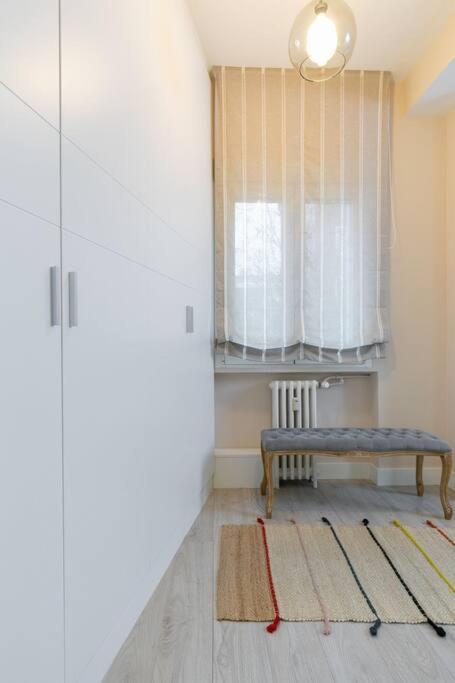 Spacious 3 Bedroom Apartment *