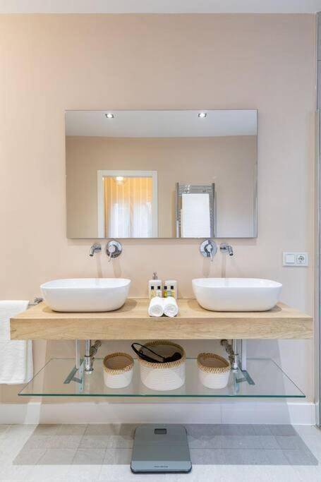 Spacious 3 Bedroom Apartment Madrid