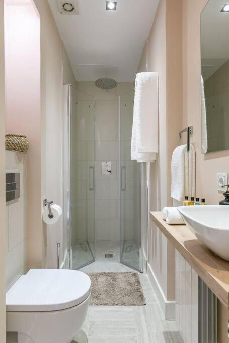 Spacious 3 Bedroom Apartment *