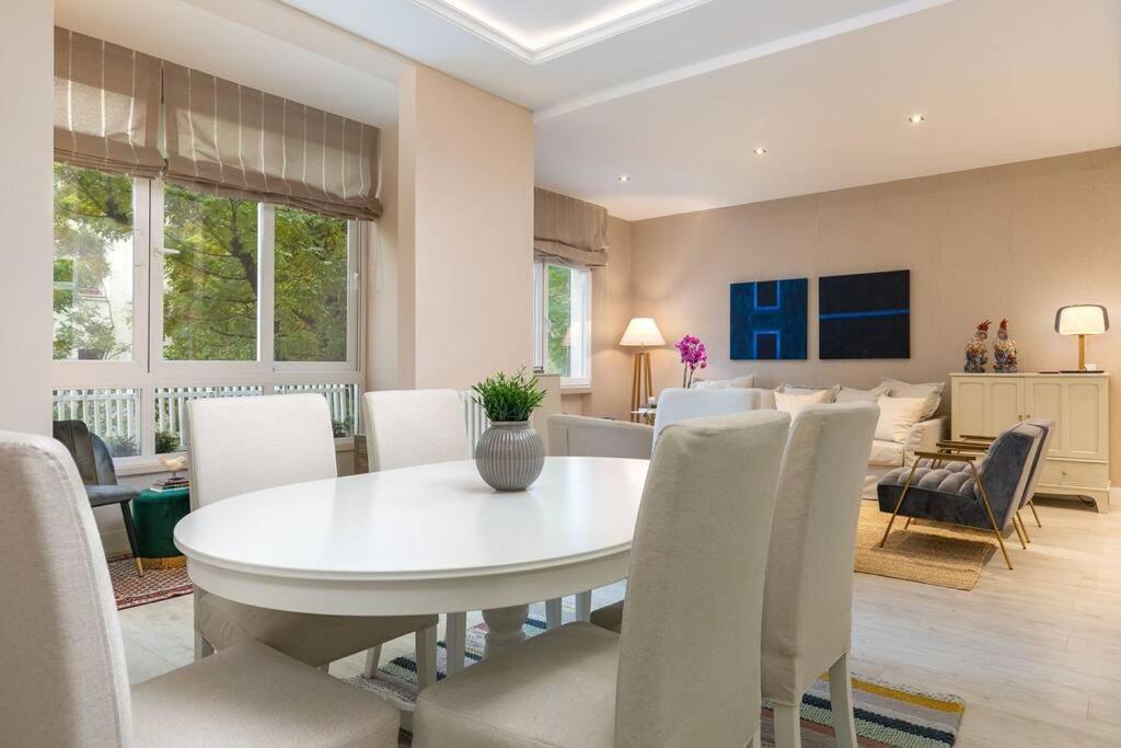 Apartment Spacious 3 Bedroom *