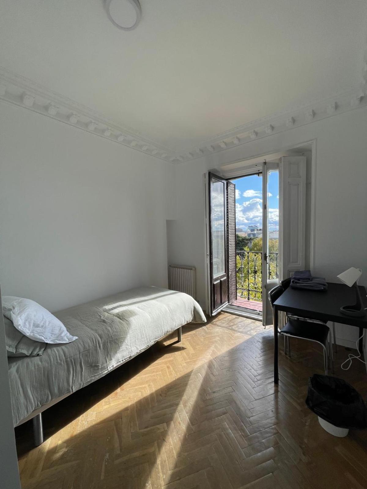 First Stop- Lope De Vega's Dream Coliving Gasthof *