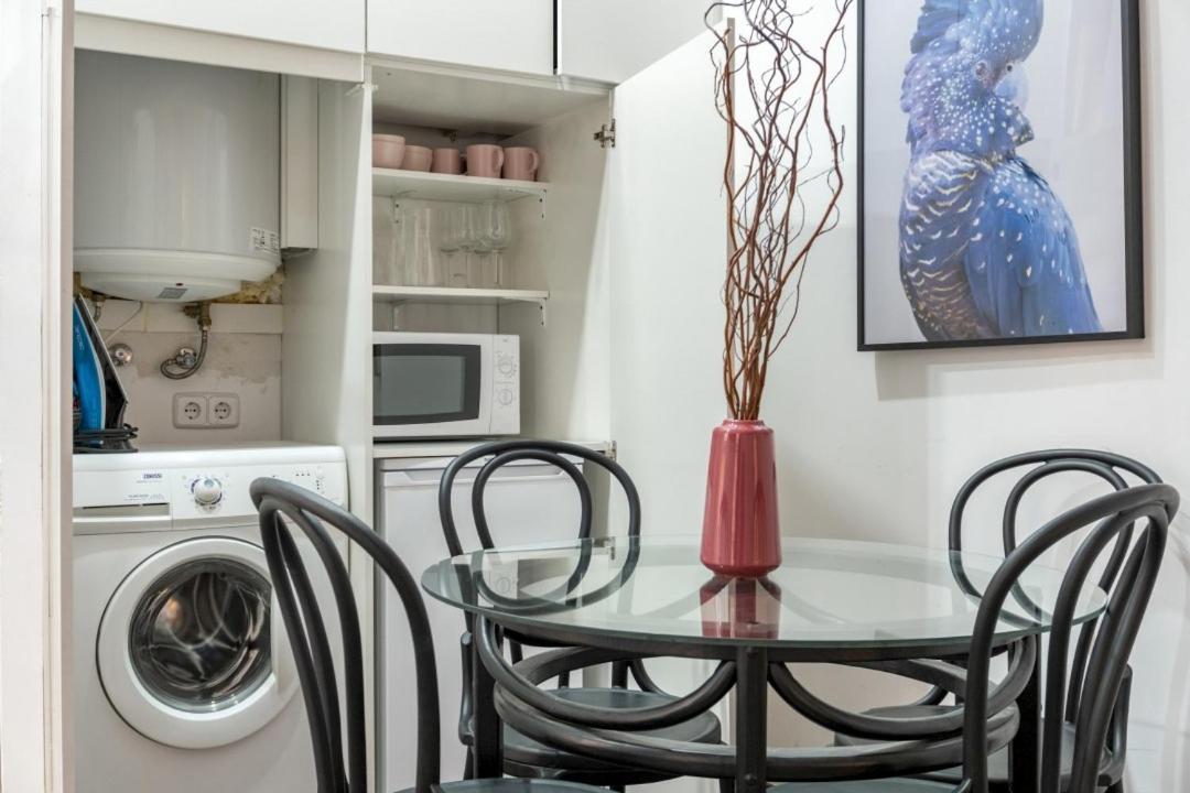 Apartment 2 Bedrooms 2 Bathrooms Furnished - Malasana - Bright Stylish - Mintystay Madrid