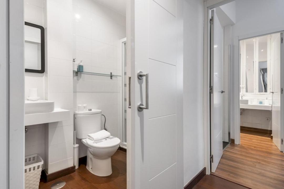2 Bedrooms 2 Bathrooms Furnished - Malasana - Bright Stylish - Mintystay *