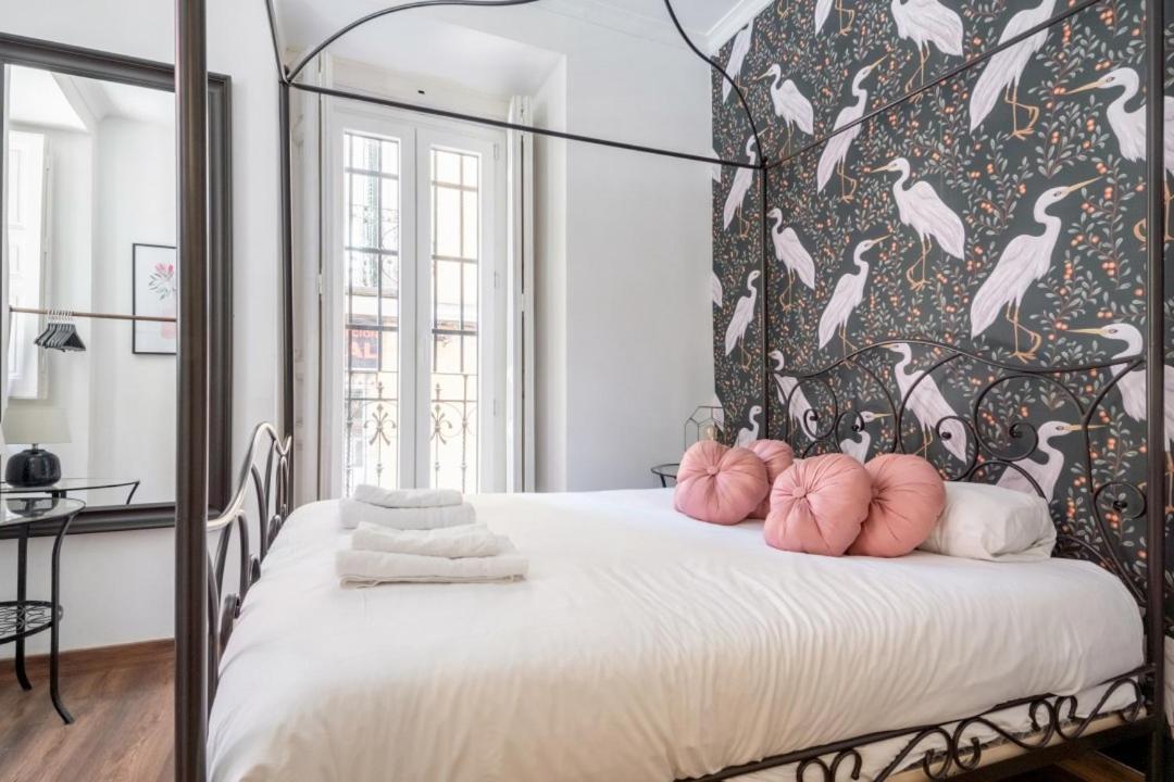 2 Bedrooms 2 Bathrooms Furnished - Malasana - Bright Stylish - Mintystay Madrid