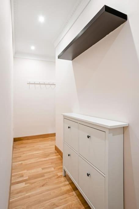 Spacious Modern Flat In The Centre Of - Infantas