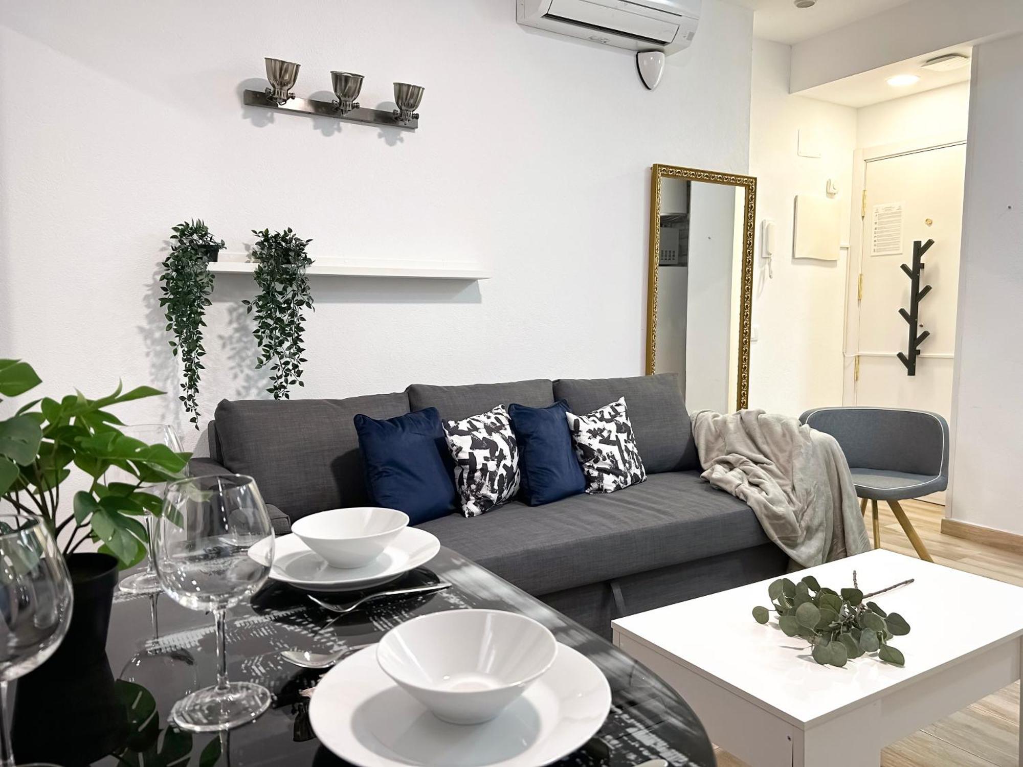 Charming Rio Manzanares Apartment *