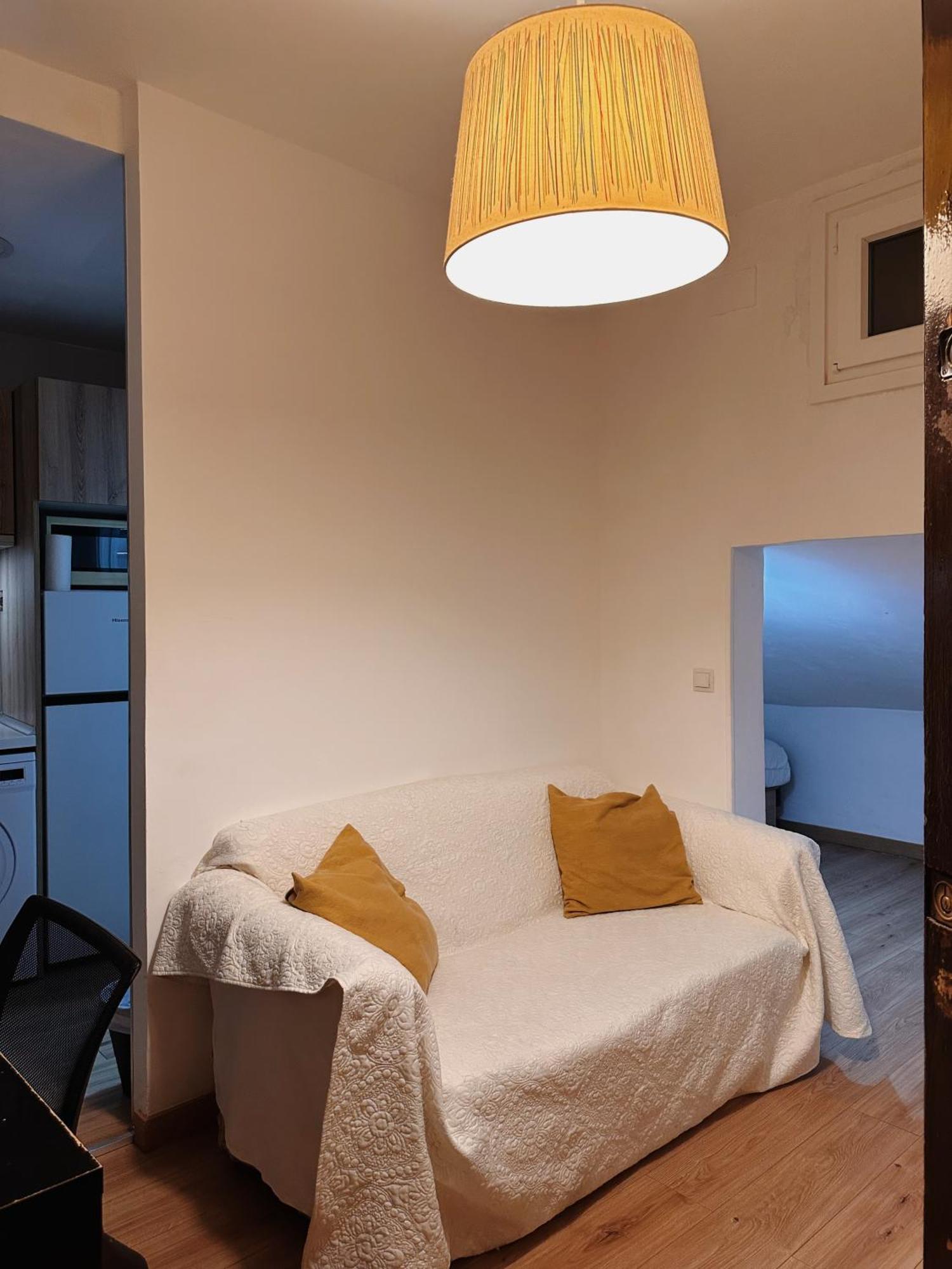 Apartment Buhardilla En Lavapies Cerca De Atocha Madrid