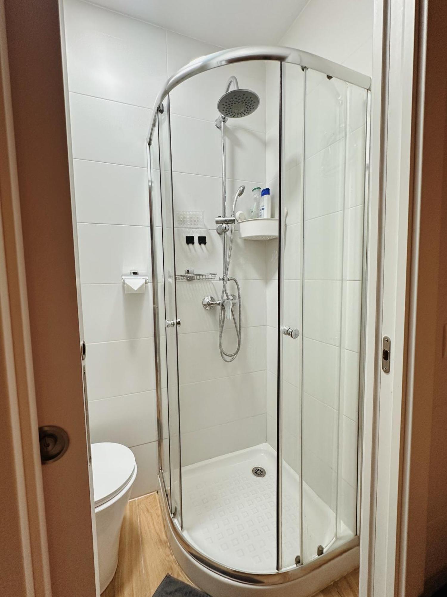 Apartment Buhardilla En Lavapies Cerca De Atocha Madrid