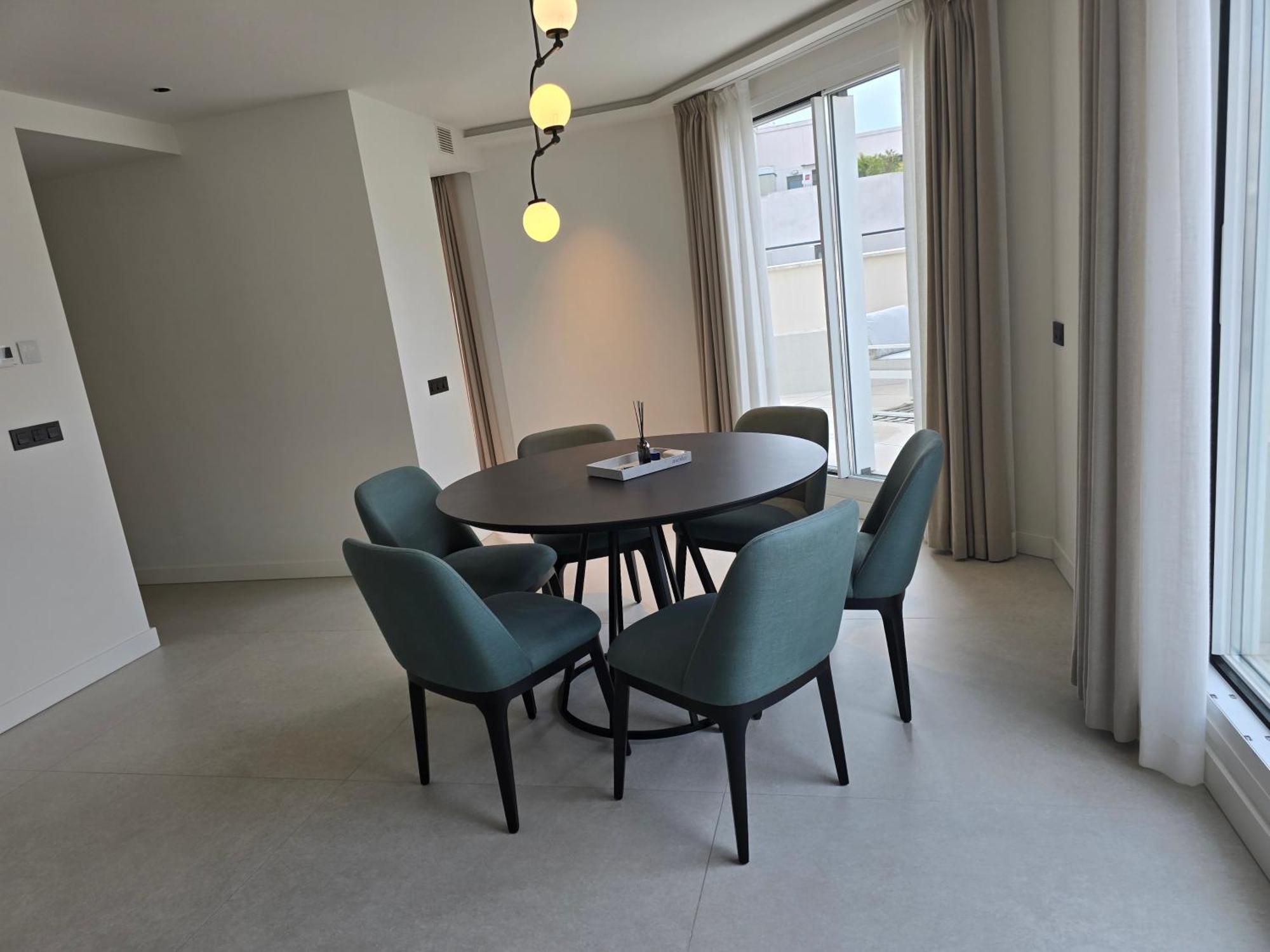 Luxury 3bdr Central Location Apartment