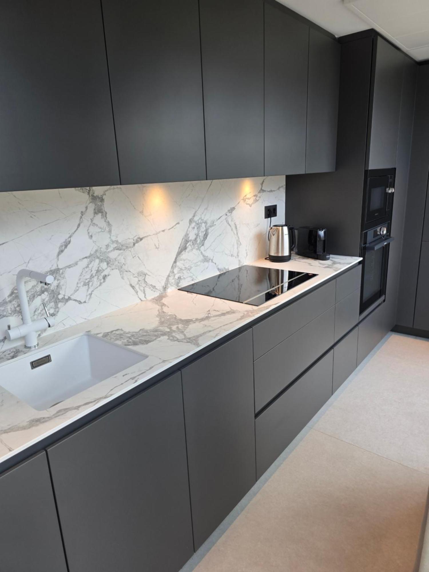 Luxury 3bdr Central Location *