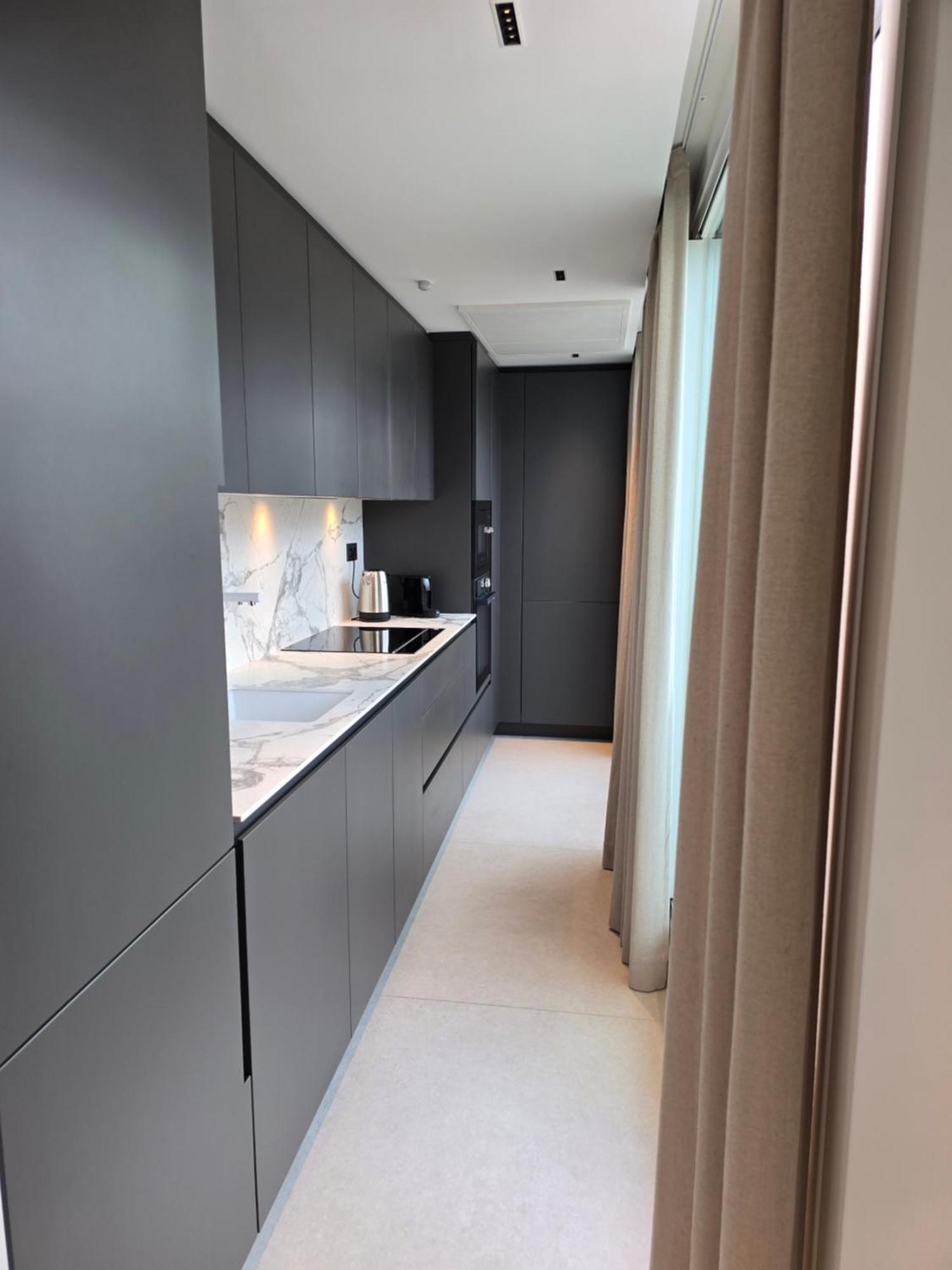 Luxury 3bdr Central Location Apartment *