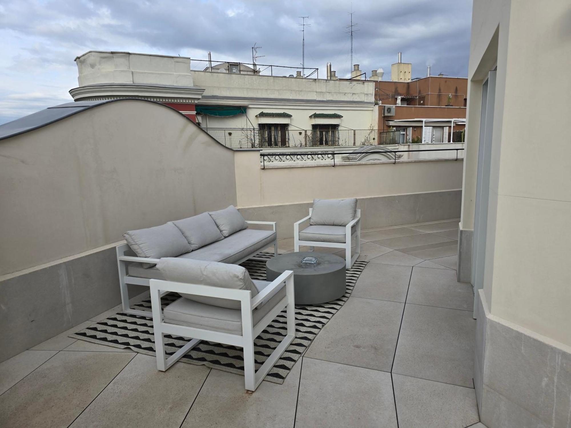 Apartment Luxury 3bdr Central Location *