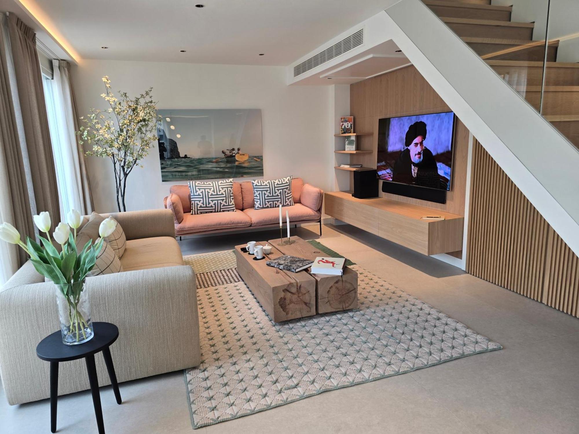 Luxury 3bdr Central Location Apartment *