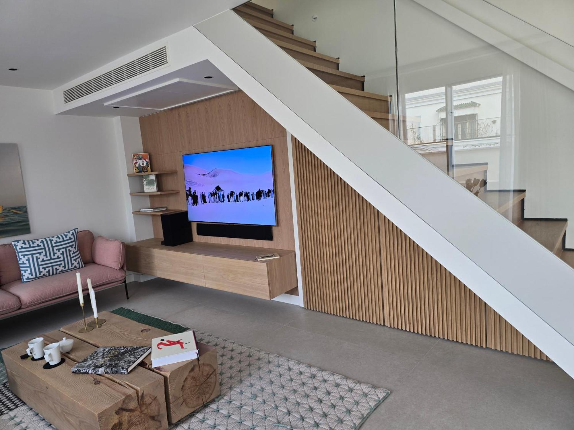 Apartment Luxury 3bdr Central Location *