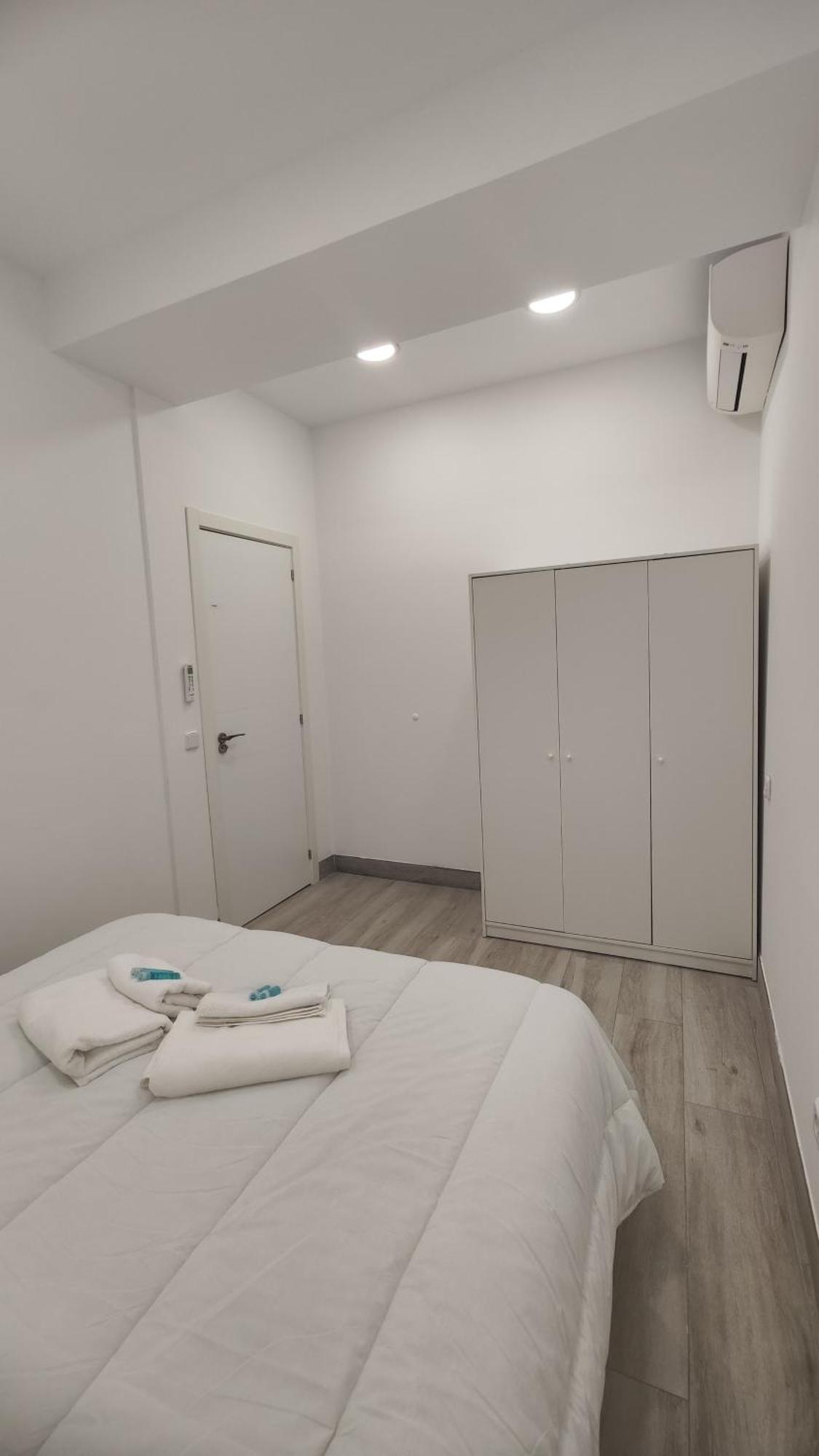 Only For Women Madrid-sol Hostel *