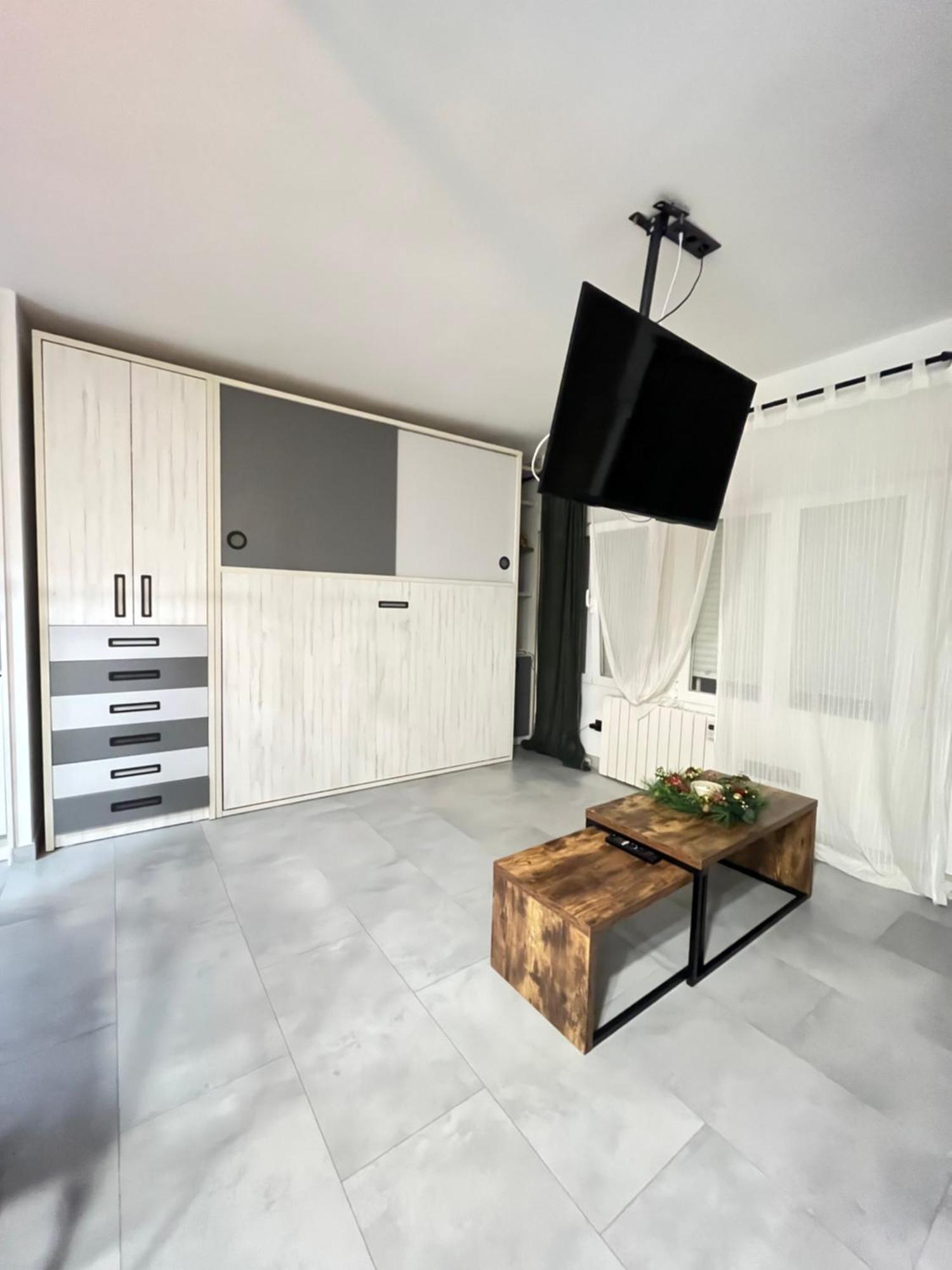Centrico, Luminoso Y Equipado Apartamento