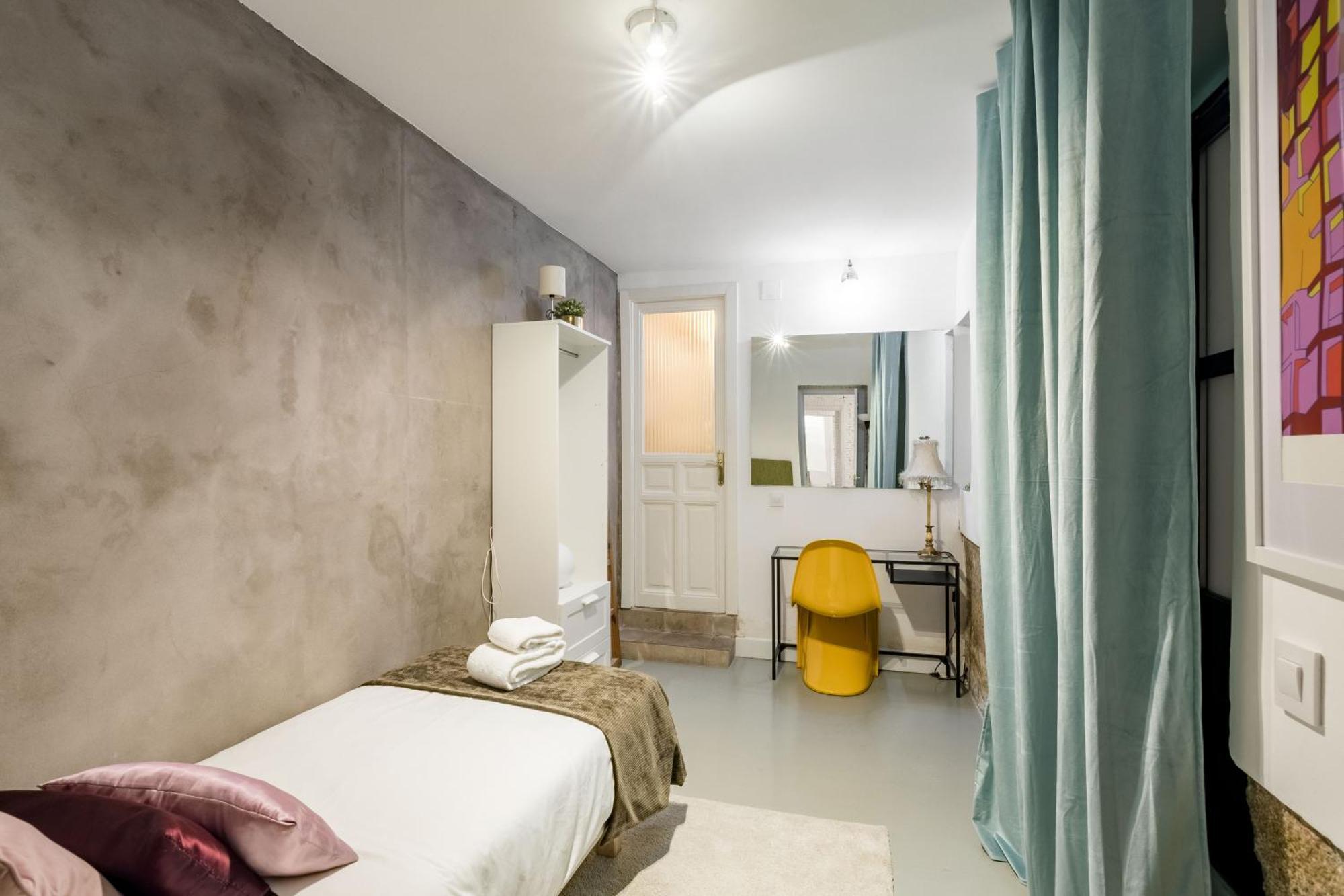 White Urban Vibes Apartment