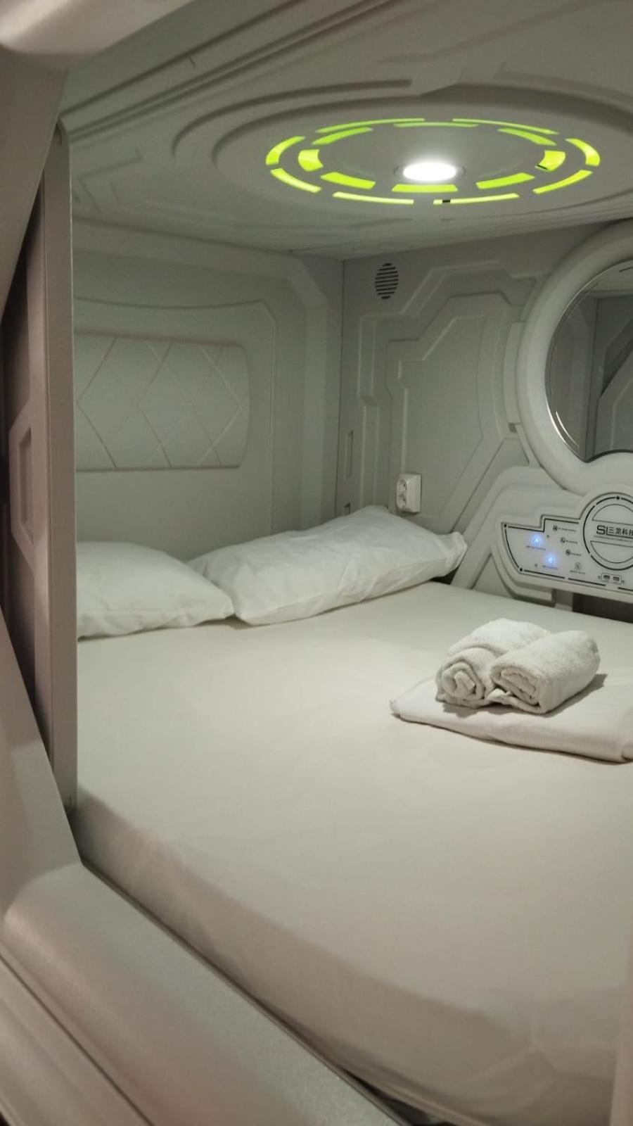 Min Capsules Capsule hotel