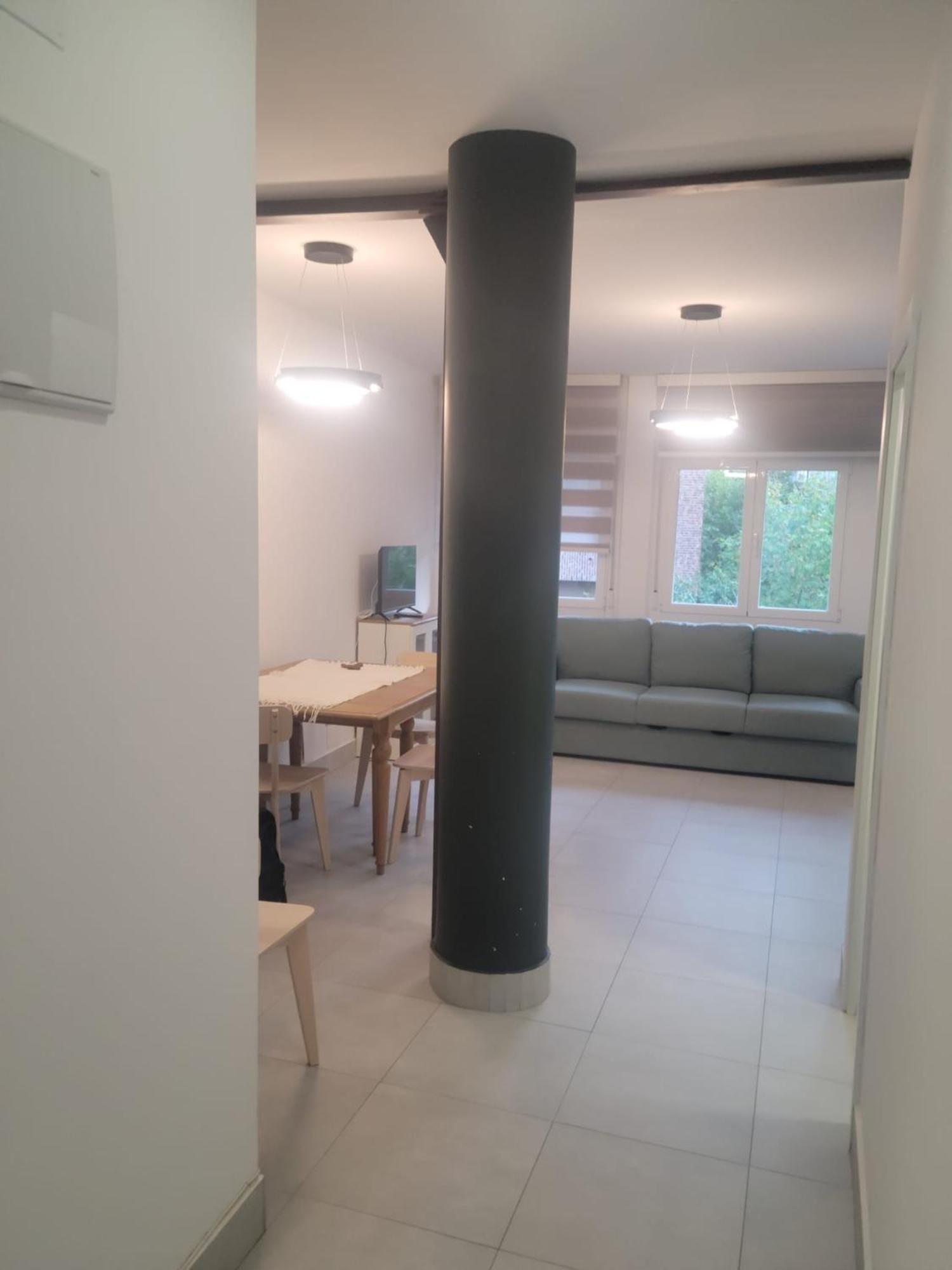 250m Chamartin, 250m Plaza Castilla, 3 Stops Bernabeu Apartment *